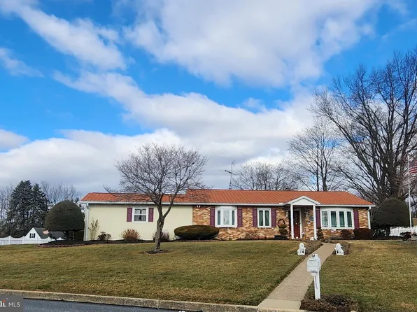 6400 Lexington Dr, Mechanicsburg, PA 17050