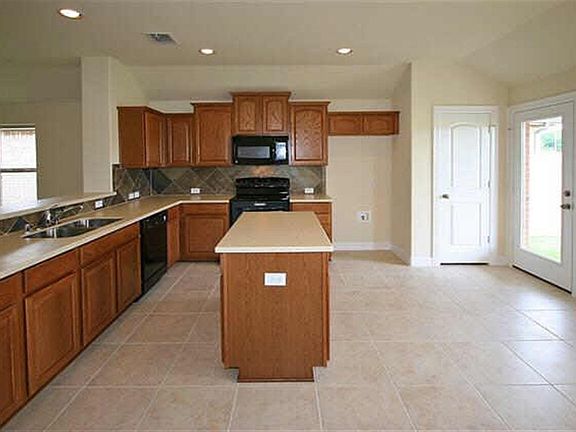 5th image of 1213 Meadowlark Dr