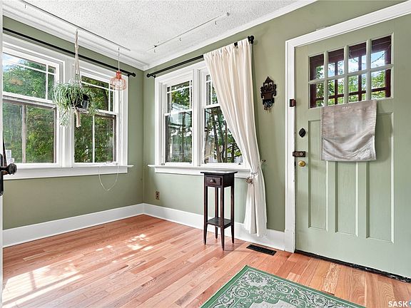 3rd image of 902 4th Avenue N