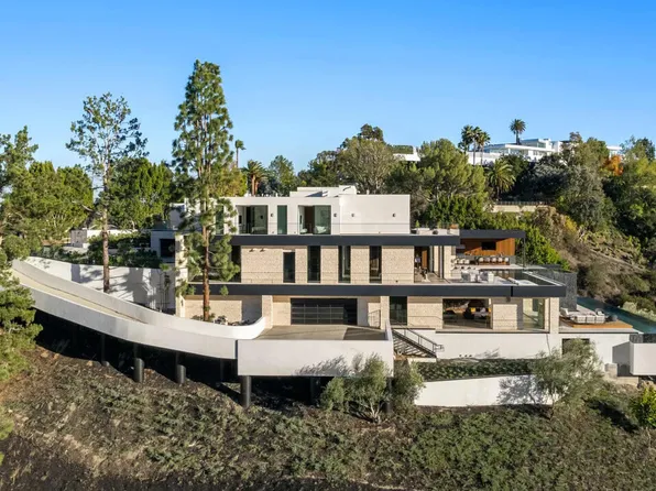 1035 Stradella Rd, Los Angeles, CA 90077