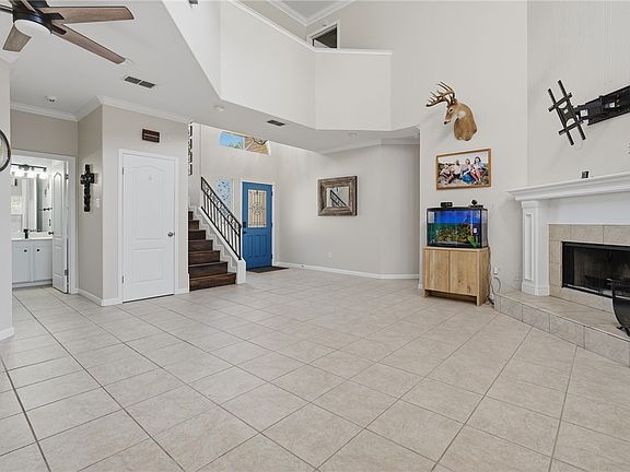 5th image of 302 Long Point Dr