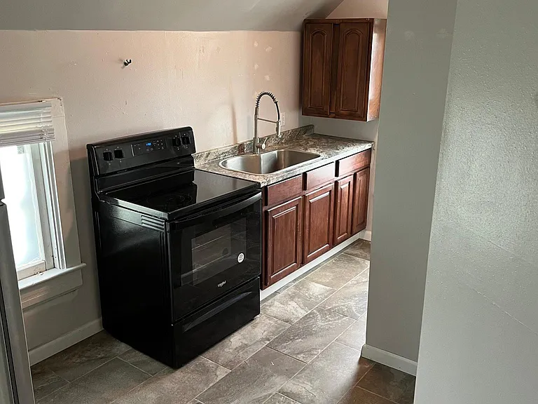 1202 W Sinto Ave #B — Photo 5