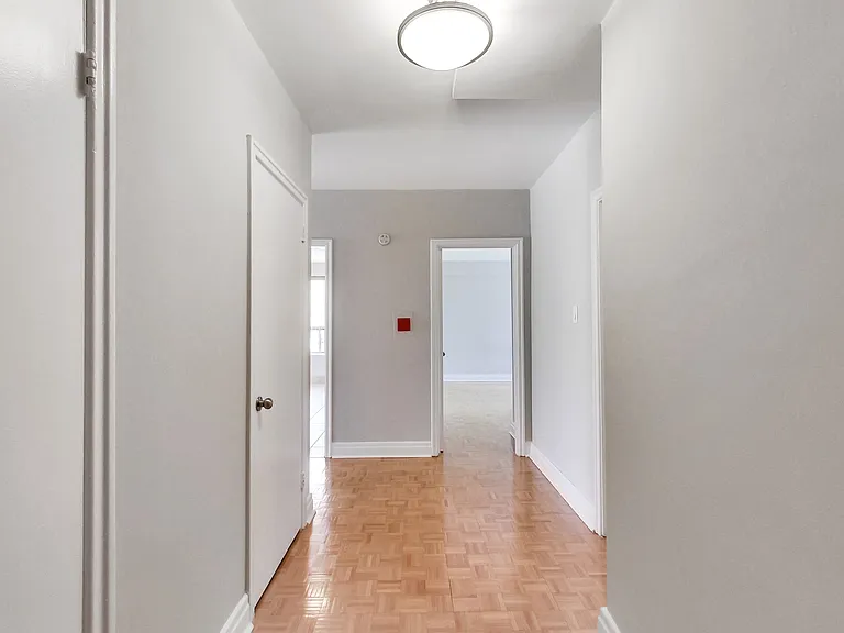 2100 Bathurst St #308 — Photo 62