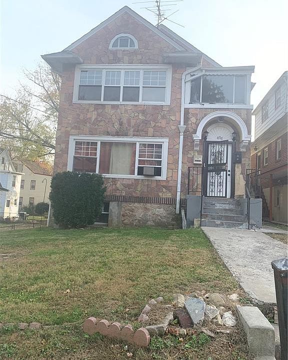 1st image of 496 E 5th St