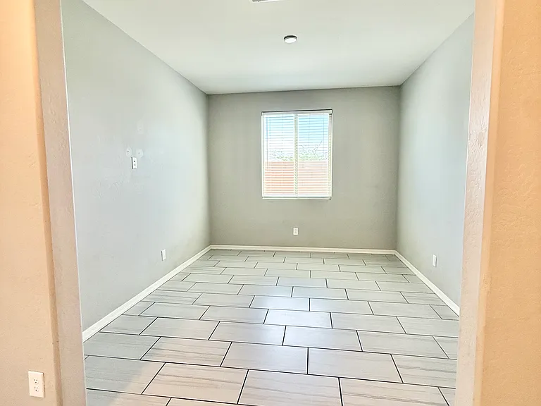 6803 N 88th Dr — Photo 8