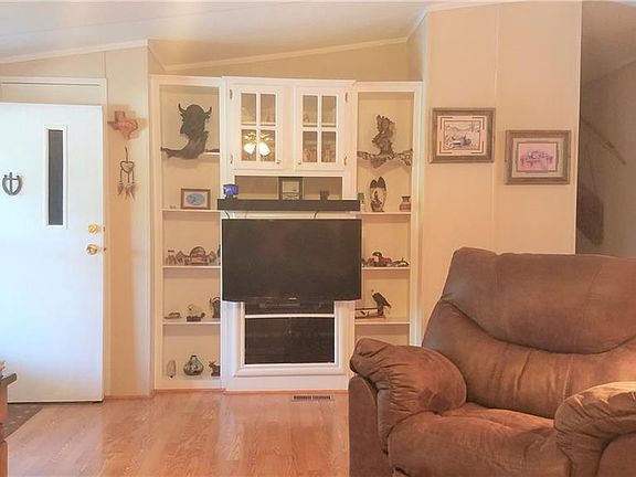 4th image of 1058 Roadrunner Ln