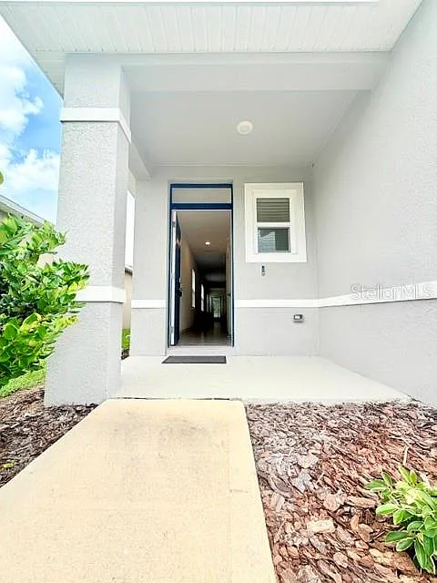 4 bed, 2.0 bath, 1633 sqft, $2,400 — Photo 2
