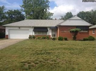 1253 Blanchester Rd, Lyndhurst, OH 44124