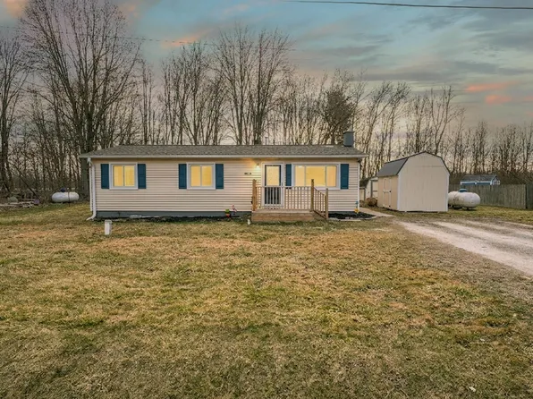 1040 Mayer Rd, Smiths Creek, MI 48074