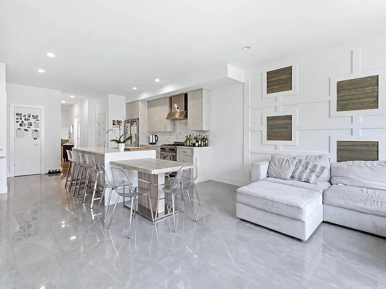 290 Griffith St #1 — Photo 11