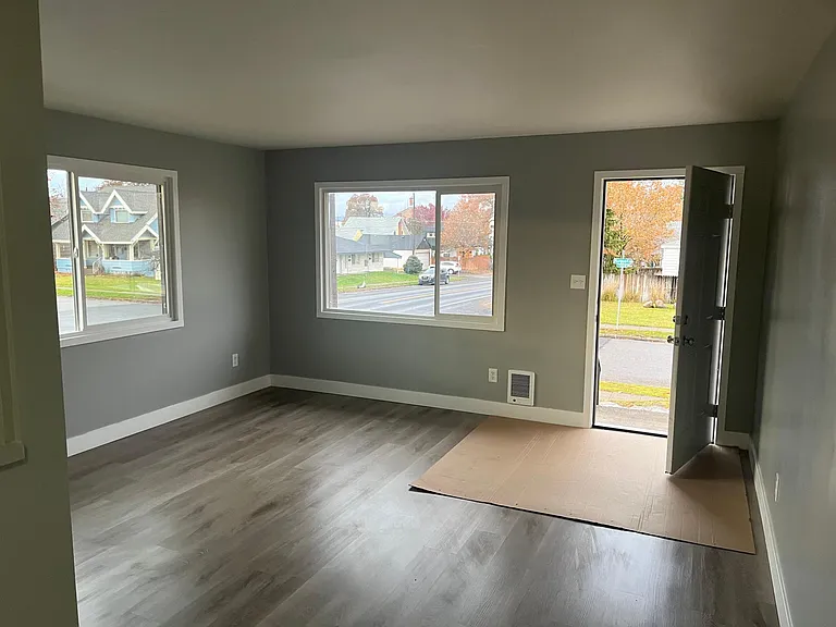 733 W Augusta Ave #1 — Photo 6