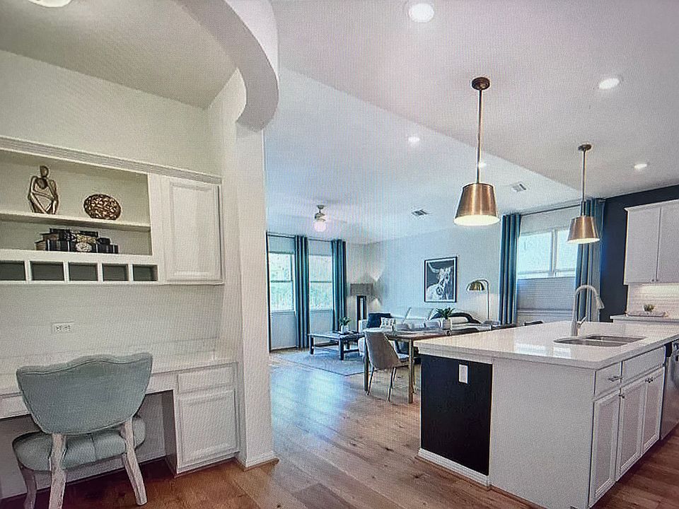 Desk nook/Kitchen/Fam Rm
