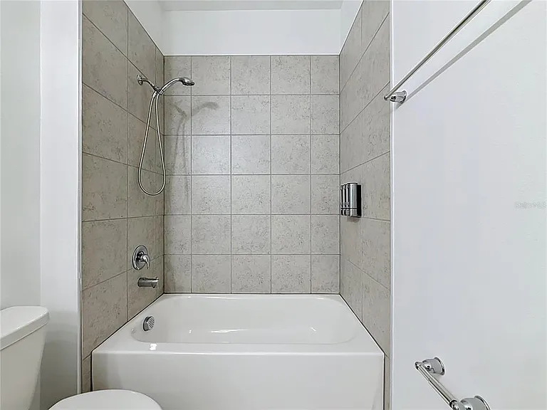 418 Quayside Ave — Photo 29