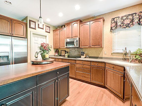 5th image of 504 Stonewater Bay Ln