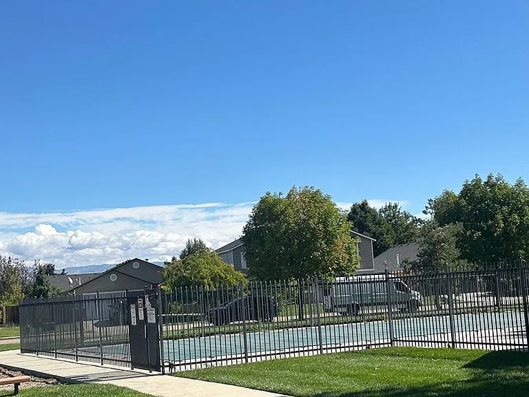 4258 S Glenmere Way — Photo 2