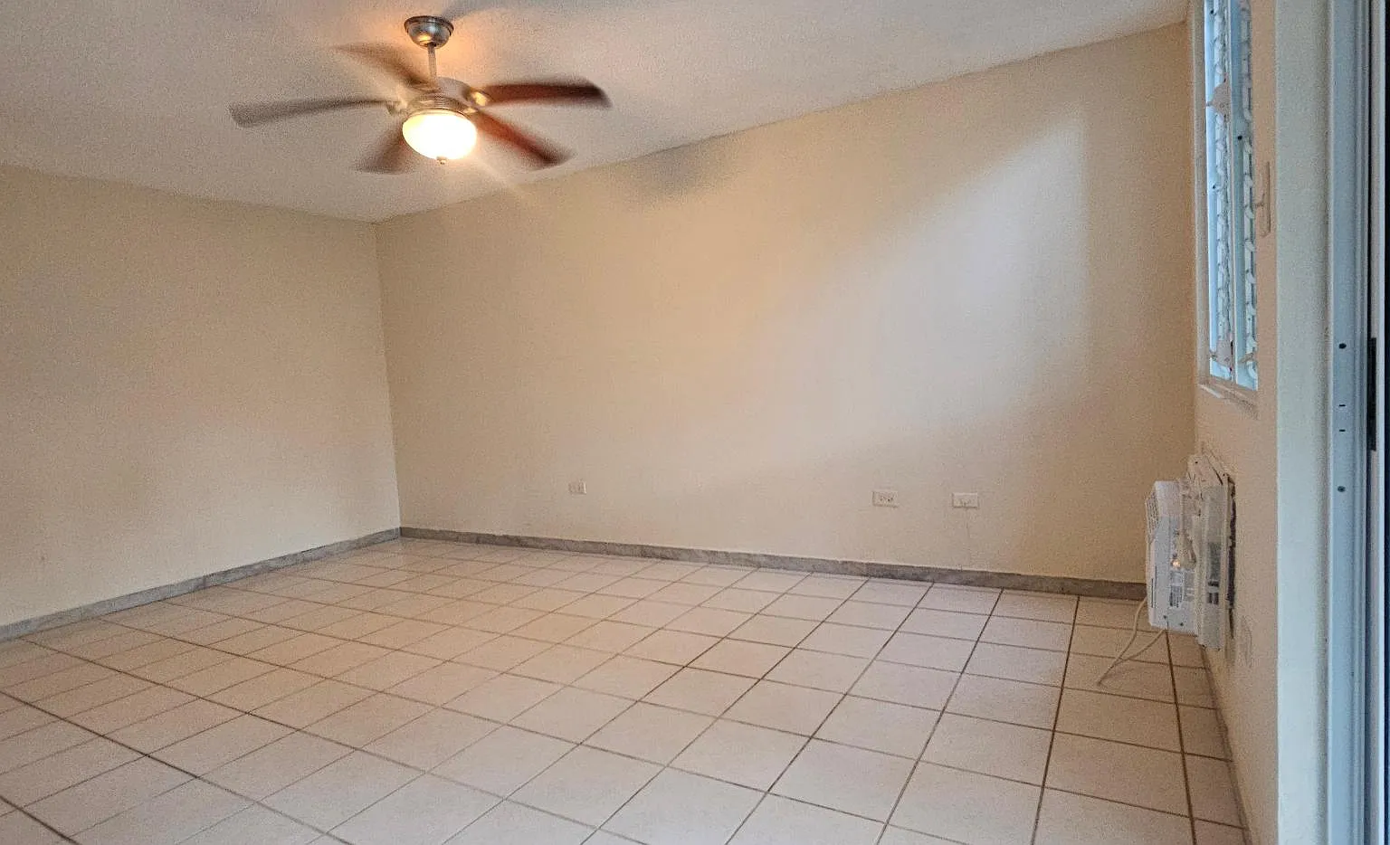 Aventura, Encantada (Condominio) — Photo 2