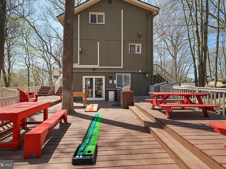 163 Cambridge Ct — Photo 2