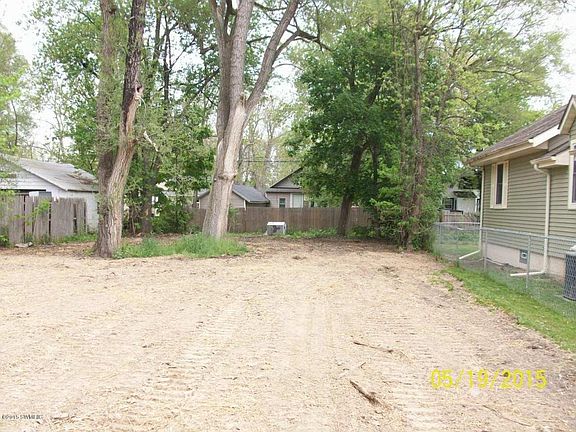 5th image of 1069 Agard Ave