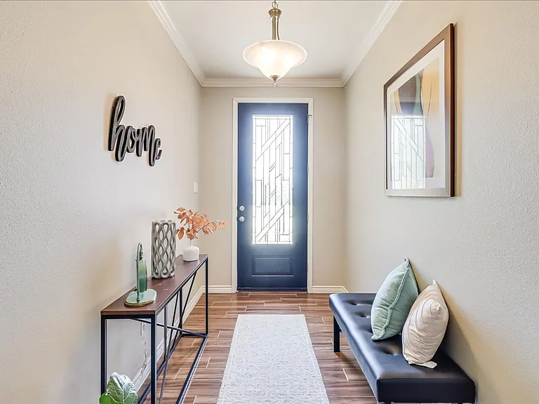 7610 Quartz Dr — Photo 3