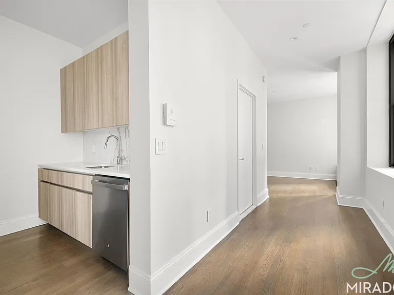 15 Park Row #11C — Photo 5