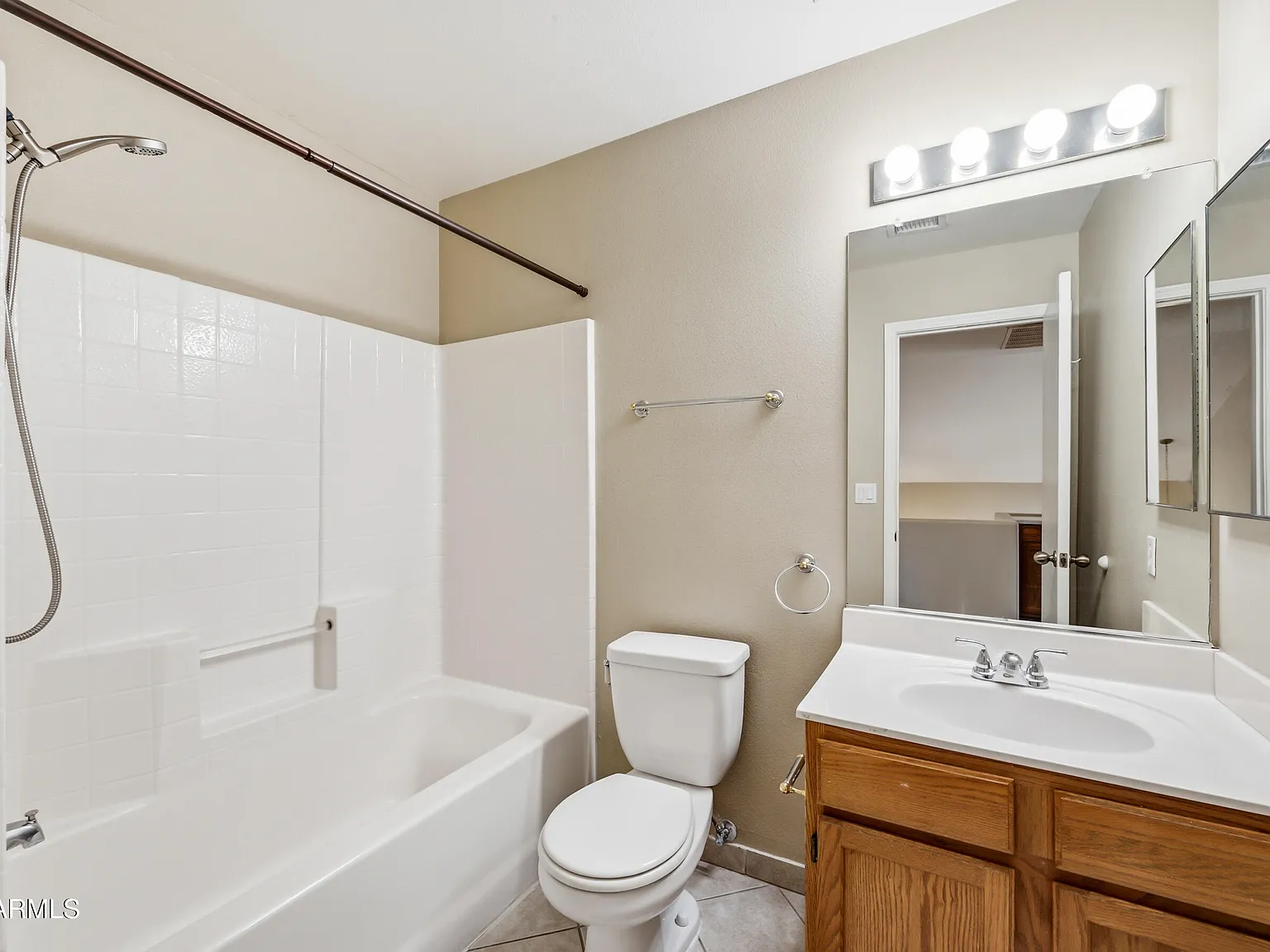 3 bed, 2.5 bath, 1593 sqft, $2,050 — Photo 4