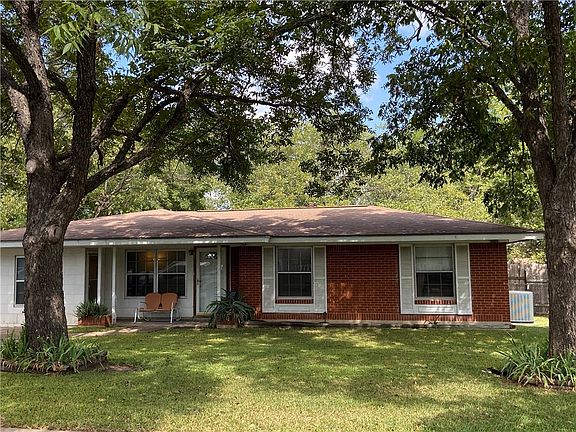 3rd image of 304 E Lola Dr