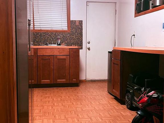 4th image of 1247 Carl Miller Blvd