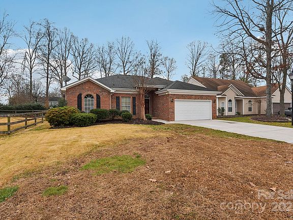 2nd image of 121 Ashford Hollow Ln