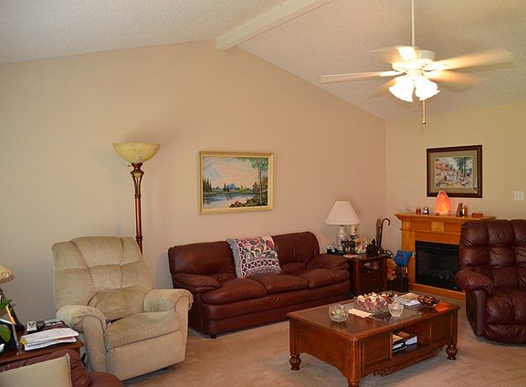 3rd image of 1488 Edgewood Cir