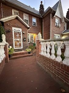 16136 Grand Central Parkway, Jamaica, NY, 11432