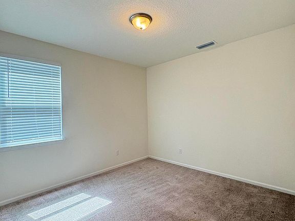 5th image of 302 Rambling Brook Trl