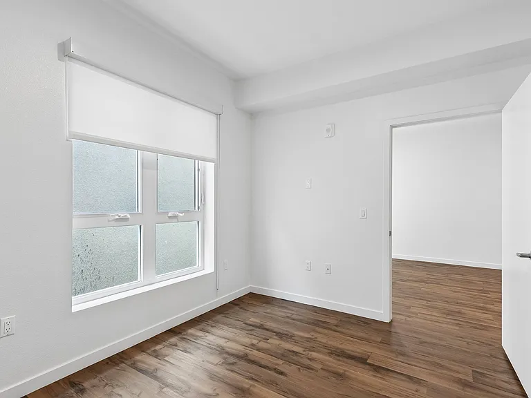 Maxwell Apartments — Photo 15