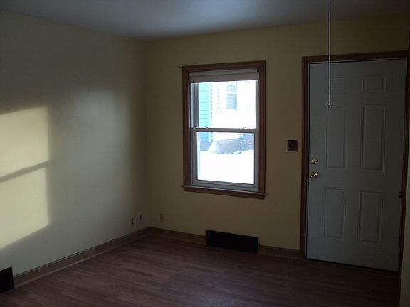 4th image of 1405 Lake St NE
