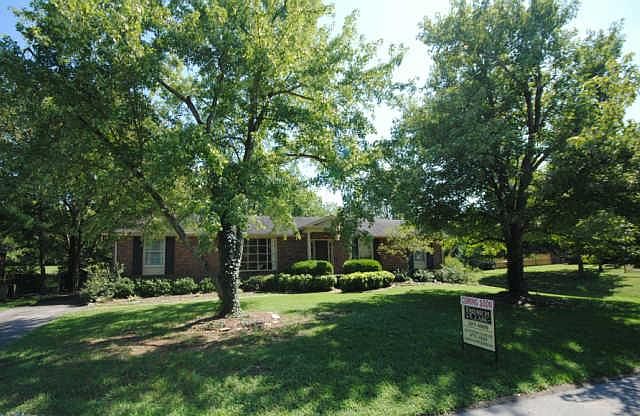 1st image of 902 Percy Warner Blvd
