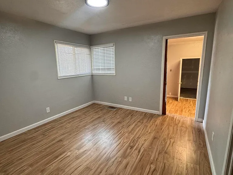 1205 Valencia Dr NE — Photo 19