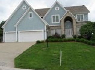 416 N Park Dr, Raymore, MO 64083