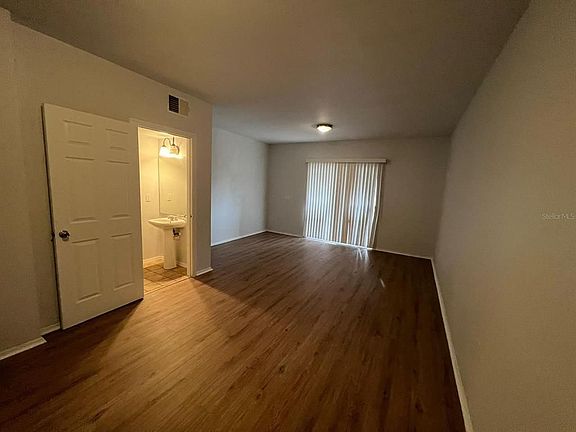 5th image of 6994 Woodlake Dr