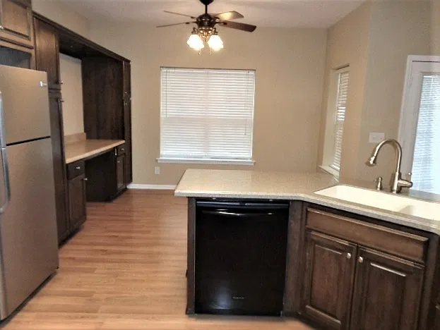 3 bed, 2.0 bath, 1906 sqft, $2,365 — Photo 3