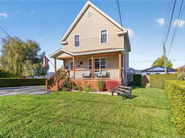 451 Vanier St, Campbellton, NB E3N 1V2