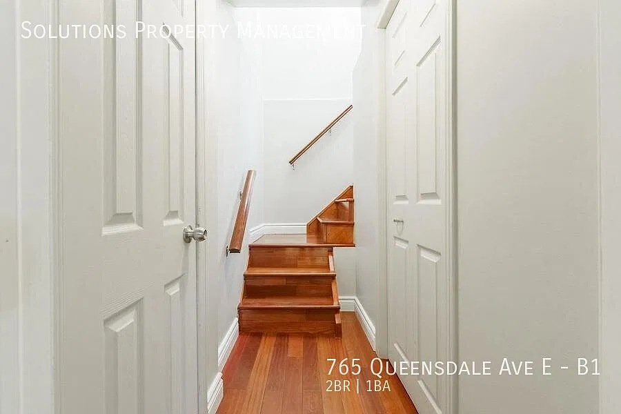 Charming 2-Bedroom — Photo 3