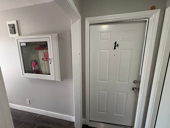 2nd image of 844 Edgehill Dr APT 1A