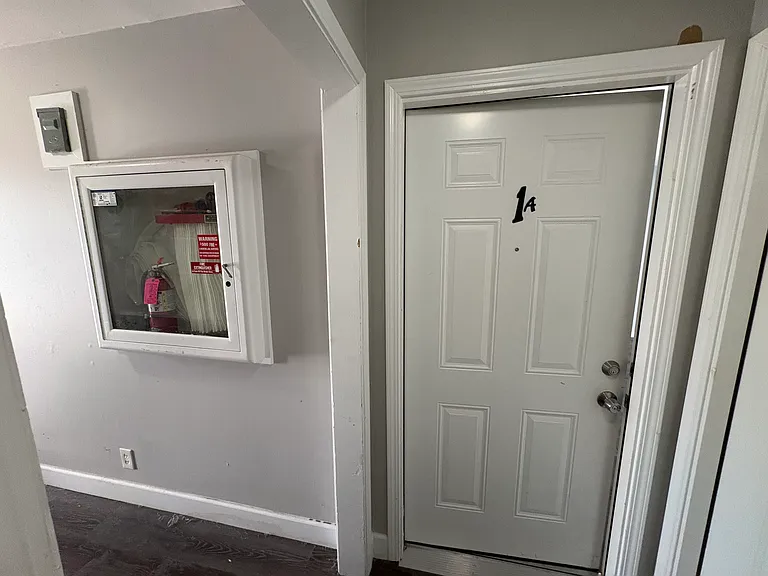 844 Edgehill Dr #1A — Photo 2