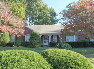 736 Waterford Rd, Windy Hills, KY 40207