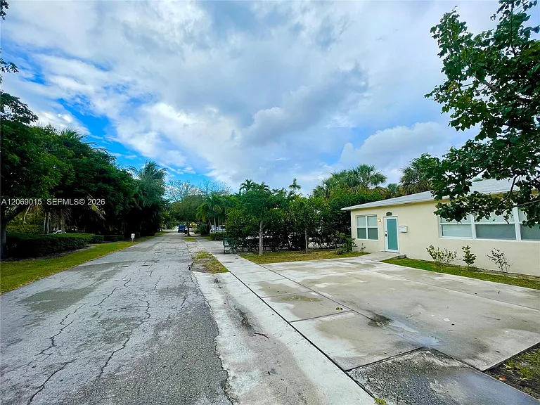 1322 SE 1st Ave — Photo 32