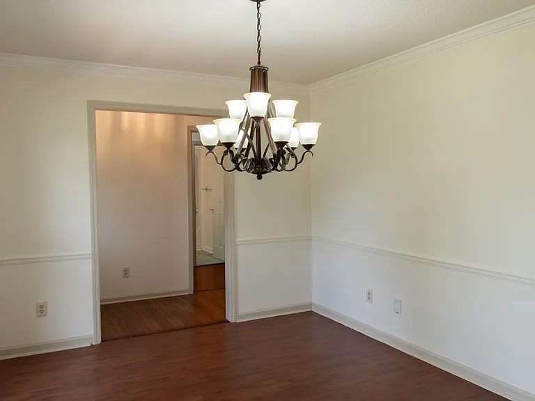 140 Thomas Dr — Photo 7