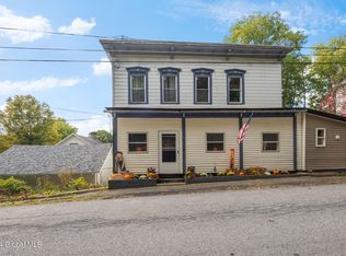 17 Schaghticoke Rd, Valley Falls, NY 12185