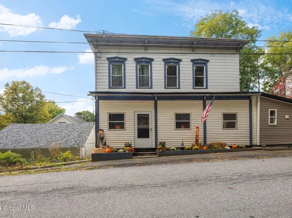 17 Schaghticoke Road, Valley Falls, NY 12185