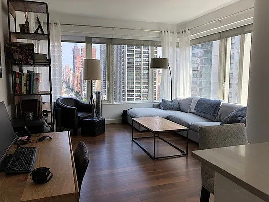 Rented by Warburg | media 12