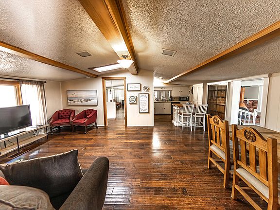 2nd image of 585 Comanche Dr