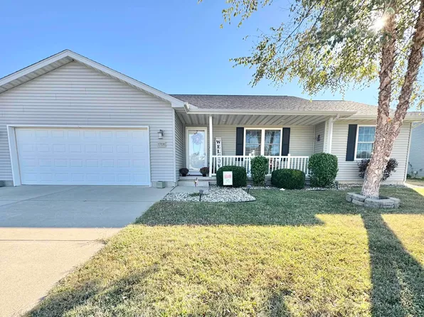 1708 Hunters Trce, Pekin, IL 61554
